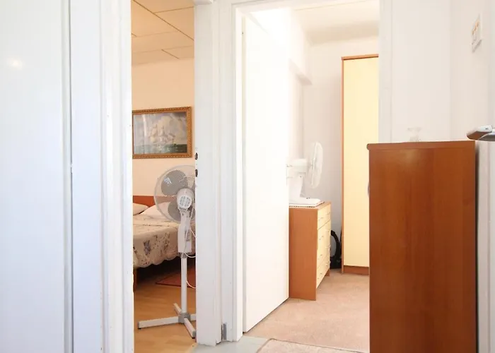 House With A Parking Space Lukoran, Ugljan - 8385 بيت للعطل *