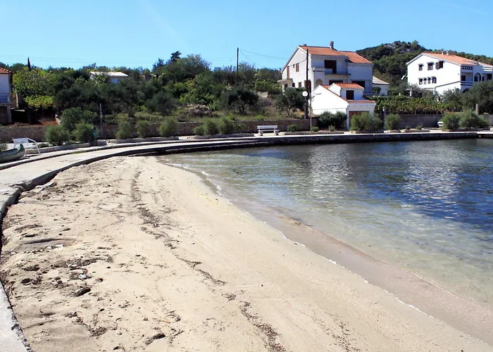 House With A Parking Space Lukoran, Ugljan - 8385 بيت للعطل